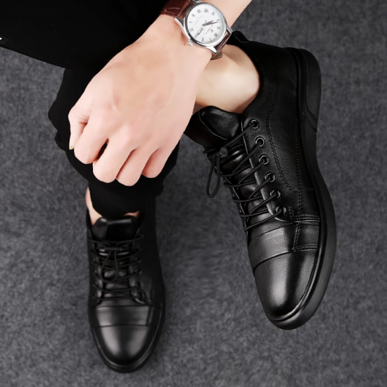 Man Flat Classic Men Dress Shoes outdoor lace up genuine Leather Wing tip Carved Italian Formal Oxfords shoes 